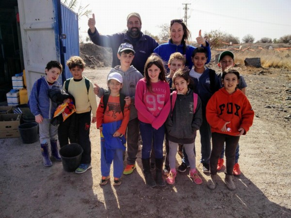 ילדי אפיק והוריהם