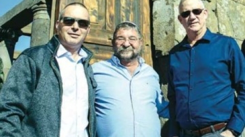 רוקח עם רהמ ושר היטחון ויזהר שי שר המדע בגולן.jpg