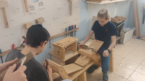 בית ספר הצבי, קשת (2).jpg