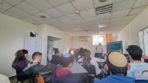 תיכון דמוקרטי (4).jpeg