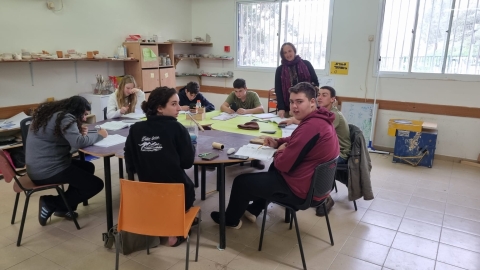 תיכון דמוקרטי (2).jpeg